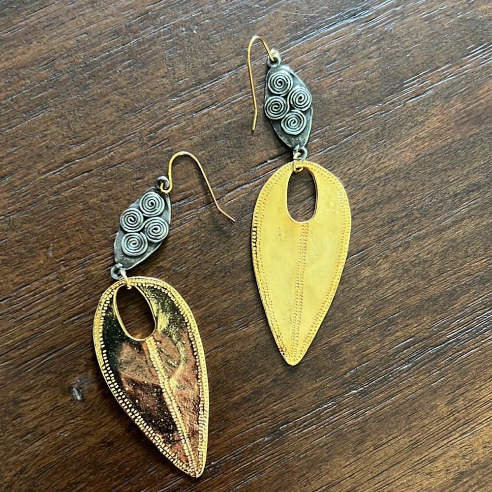 Devon Leigh 18k Gold Plated Hammered and Gun Metal Earrings (NWOT)